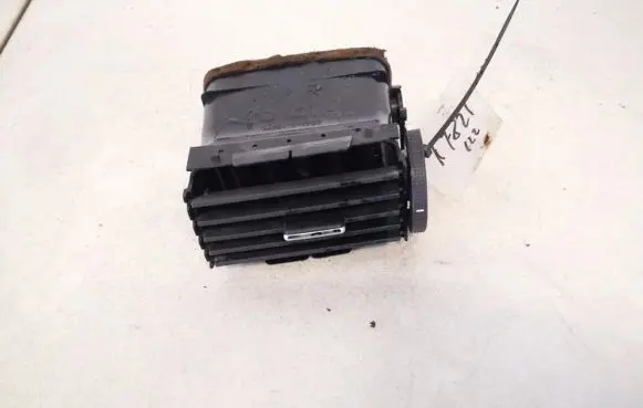 Toyota Avensis T250 Dash center air vent grill