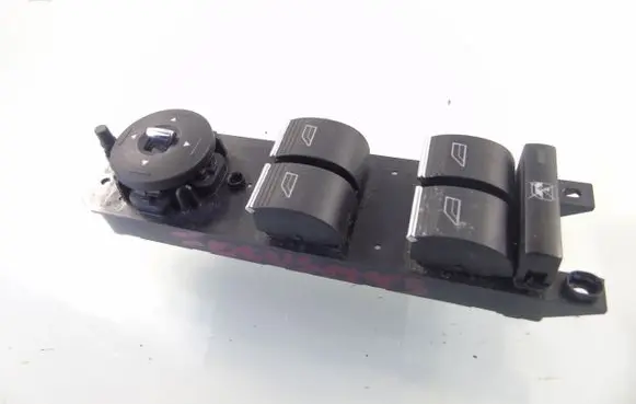 Ford Focus Electric window control switch AM5T14A132CA