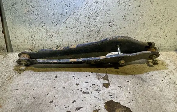 Rear upper control arm/wishbone