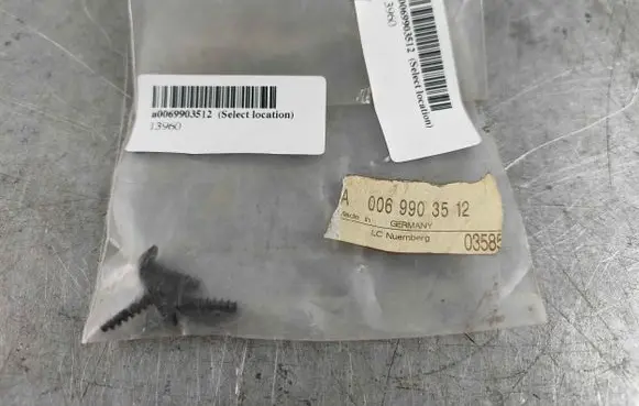 Mercedes-Benz S W222 Nuts/bolts a0069903512