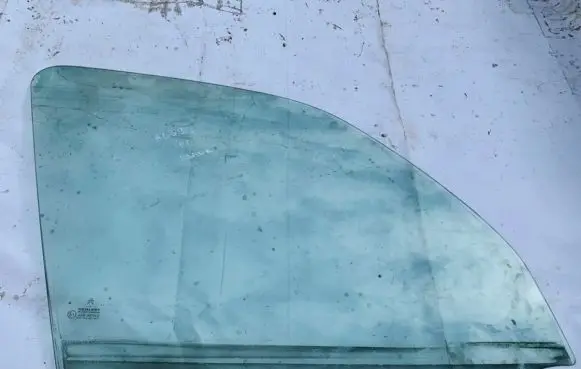 Citroen Xsara Picasso Front door window glass four-door