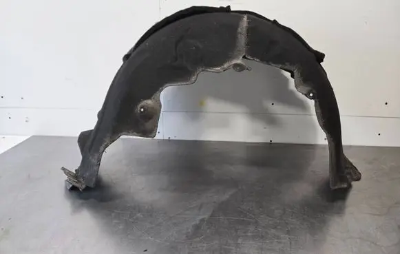 Rear arch fender liner splash guards