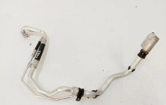 Land Rover Defender Air conditioning (A/C) pipe/hose L8B2-19A834-AB