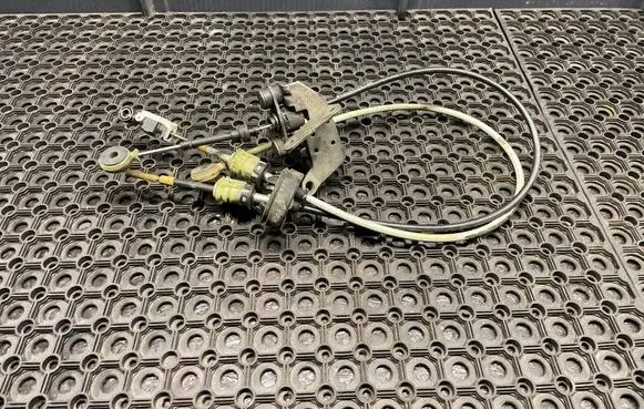 Opel Vectra C Gear shift cable linkage 55556279