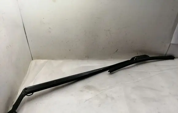 Toyota Auris 150 Front wiper blade arm 3151820
