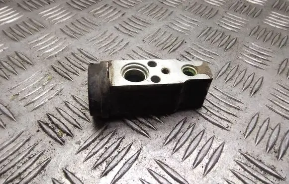 Hyundai Santa Fe Air conditioning (A/C) expansion valve 