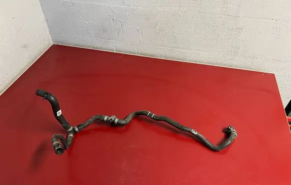 Engine coolant pipe/hose