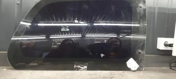 KIA Carnival Rear side window