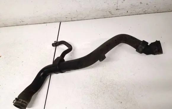 Audi A4 S4 B5 8D Engine coolant pipe/hose 4B0121101E
