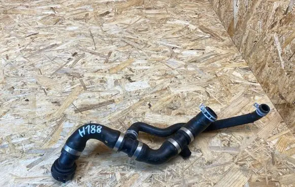 Volvo V40 Engine coolant pipe/hose 31368050