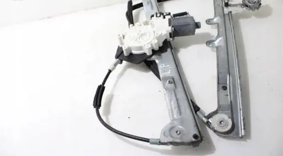Mitsubishi Colt Front window lifting mechanism without motor