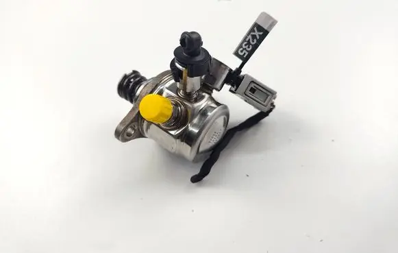 Volvo XC60 Fuel injection high pressure pump 31437895