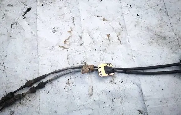 Toyota Avensis T250 Gear shift cable linkage 