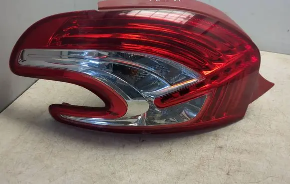 Peugeot 208 Rear/tail lights Vpcpfx13405a
