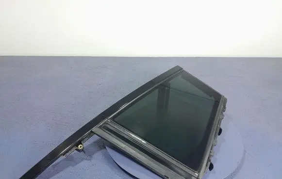 Rear door window glass