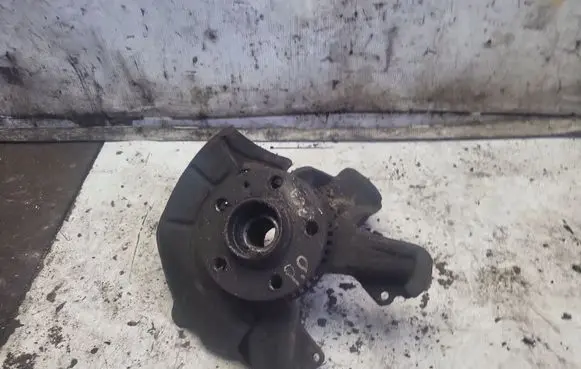 Volkswagen Golf IV Front wheel hub
