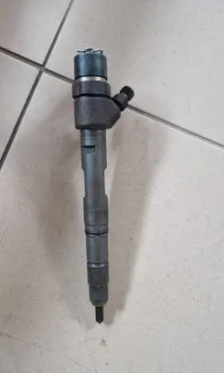 Audi A8 S8 D3 4E Fuel injector 057130277
