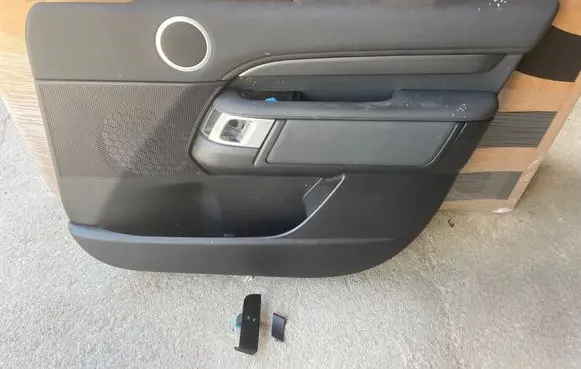 Land Rover Discovery 5 Front door card panel trim