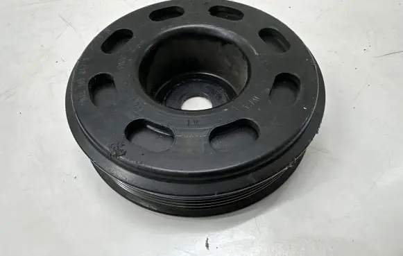 Volkswagen Golf Sportsvan Crankshaft pulley 04C105243D