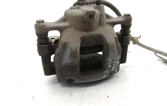 Toyota Auris E180 Front brake caliper