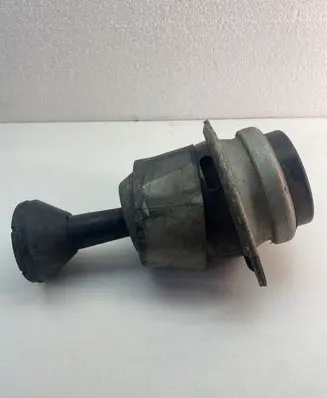 Volkswagen Touareg I Engine mount bracket 7L6199131C