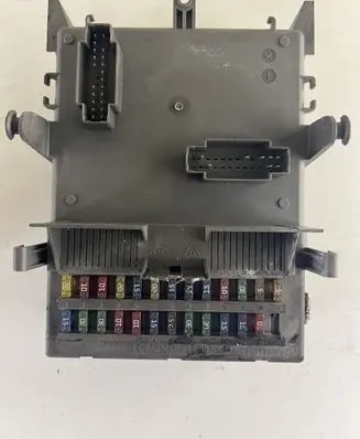 Renault Espace IV Fuse module 8200004201E 518837000 8200004201