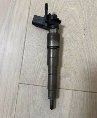 BMW 5 E60 E61 Fuel injector 7796042