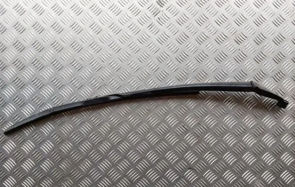 Toyota RAV 4 (XA40) Front wiper blade arm