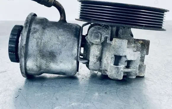 Toyota Avensis T250 Power steering pump 12180