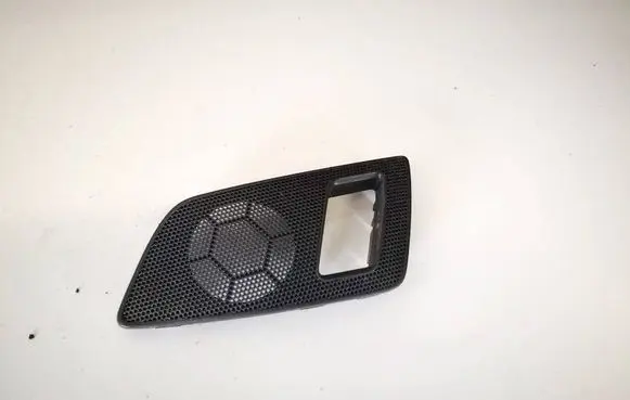 Skoda Octavia Mk2 (1Z) Side speaker trim/cover 1z0868159a