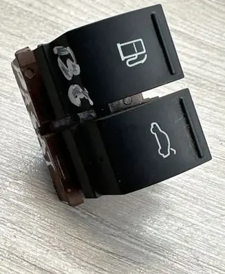 Volkswagen PASSAT B6 Fuel tank opening switch 3C0959903B 128301S
