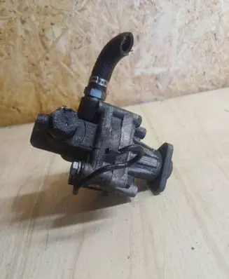 Audi A4 S4 B5 8D Power steering pump 8D0145156