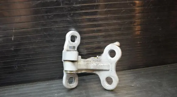 Volvo V50 Front door lower hinge 