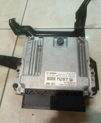 KIA Sorento Engine control unit/module 0281035409 EDC17C57 391102FMM6