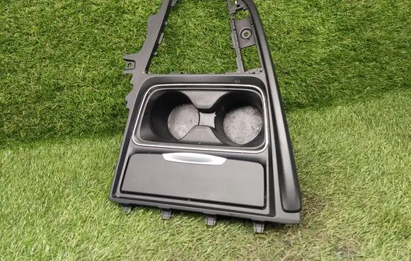 Cup holder front