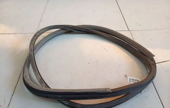Audi A4 S4 B5 8D Rubber seal front coupe door 