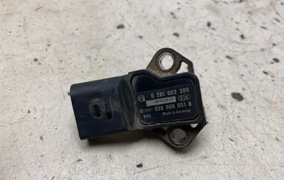 Volkswagen Golf VI Air pressure sensor 0281002399 038906051B