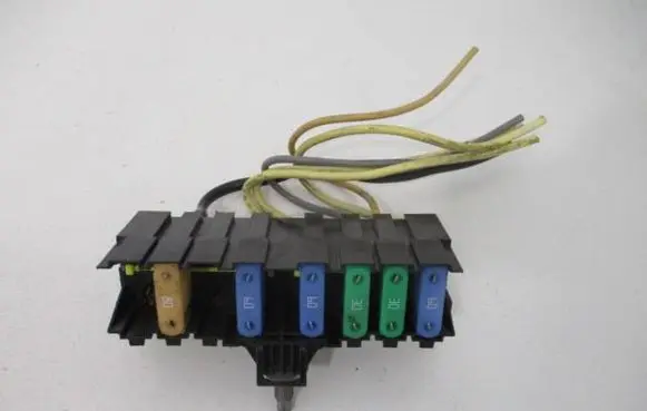 Peugeot 207 Fuse module 96AP024180