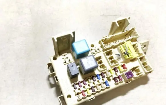 Toyota Avensis T250 Fuse box set 82641ca010 82641-ca010