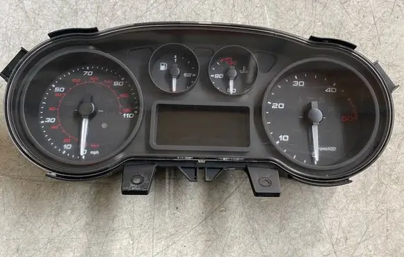Iveco Daily 6th gen Speedometer (instrument cluster) 5802036592