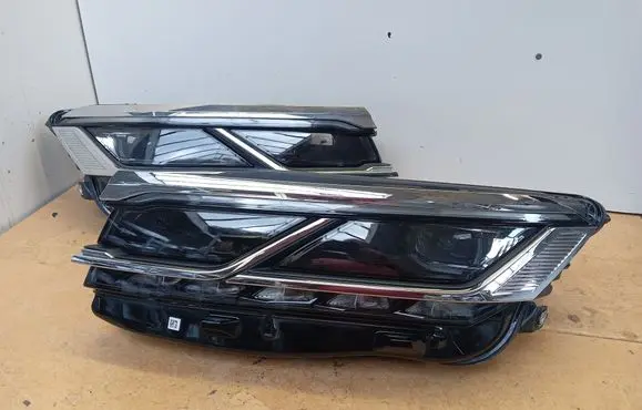 Volkswagen Touareg II Headlights/headlamps set 761941081