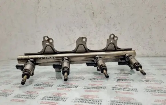 Volkswagen PASSAT CC Fuel main line pipe 06J133317M