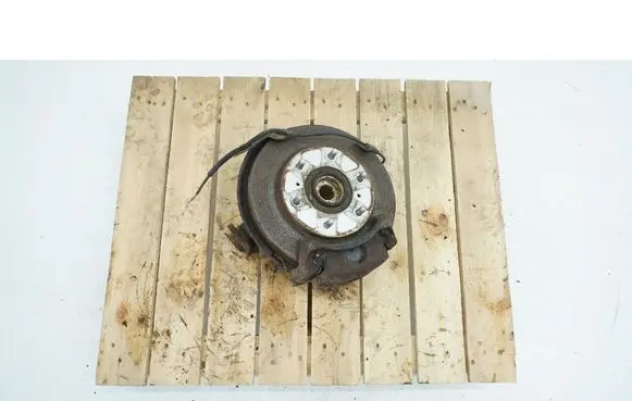 Mitsubishi L200 Front wheel hub spindle knuckle 
