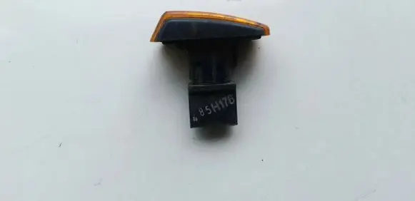 Front fender indicator light