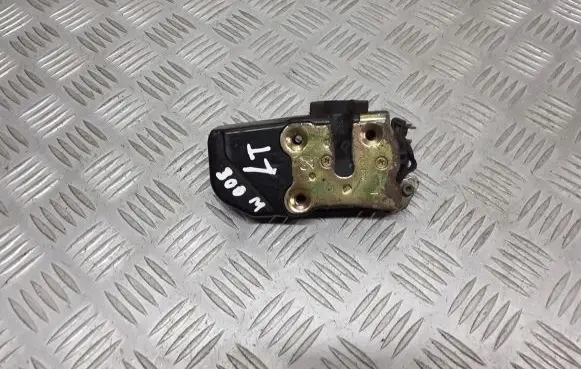 Chrysler 300M Rear door lock