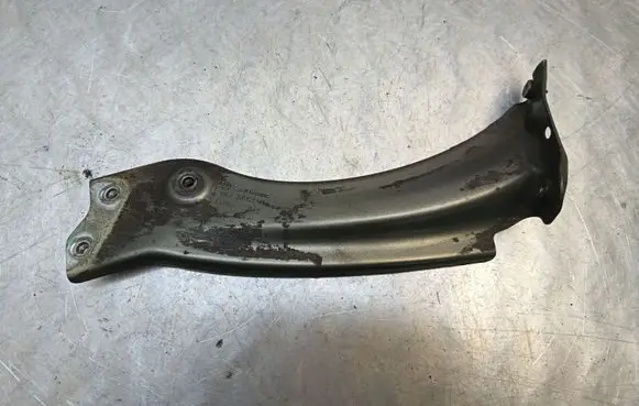 Skoda Superb B8 (3V) Fender mounting bracket 3V0821141