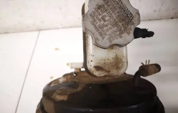 Hyundai Santa Fe Brake fluid reservoir 