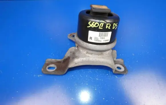 Volvo S60 Engine mount bracket 31330135 F7008000