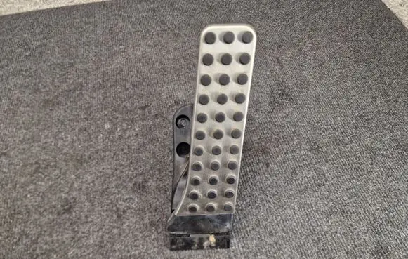 Mercedes-Benz C W205 Accelerator throttle pedal A2053000104