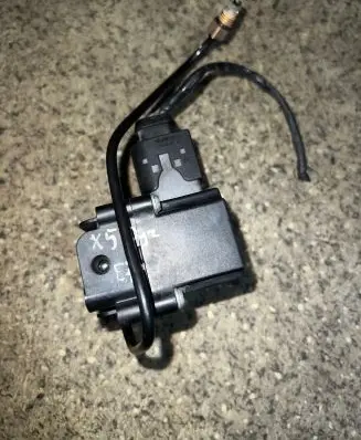 BMW X5 E70 Air suspension valve block EBMV0586A